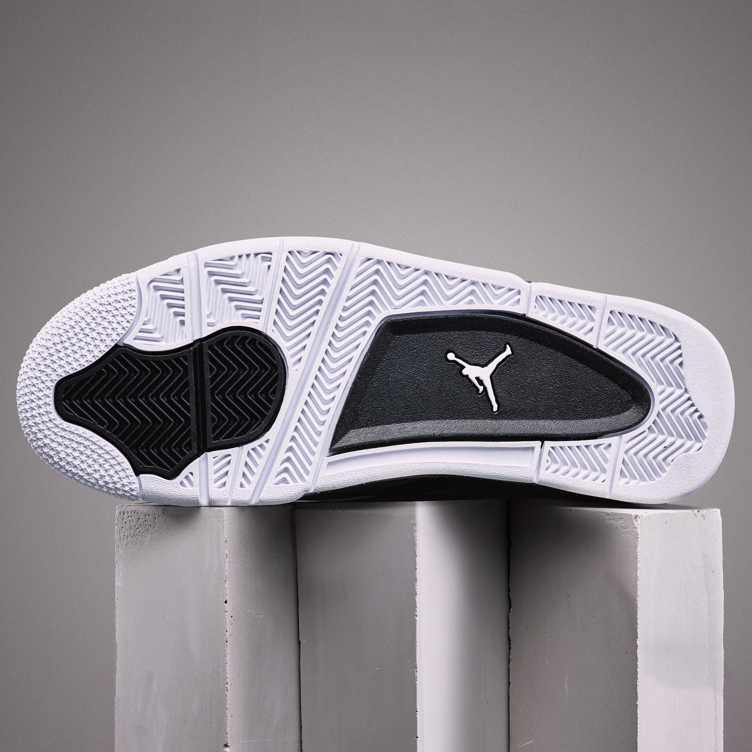 Nike Air Jordan 4 - Fear (2024)