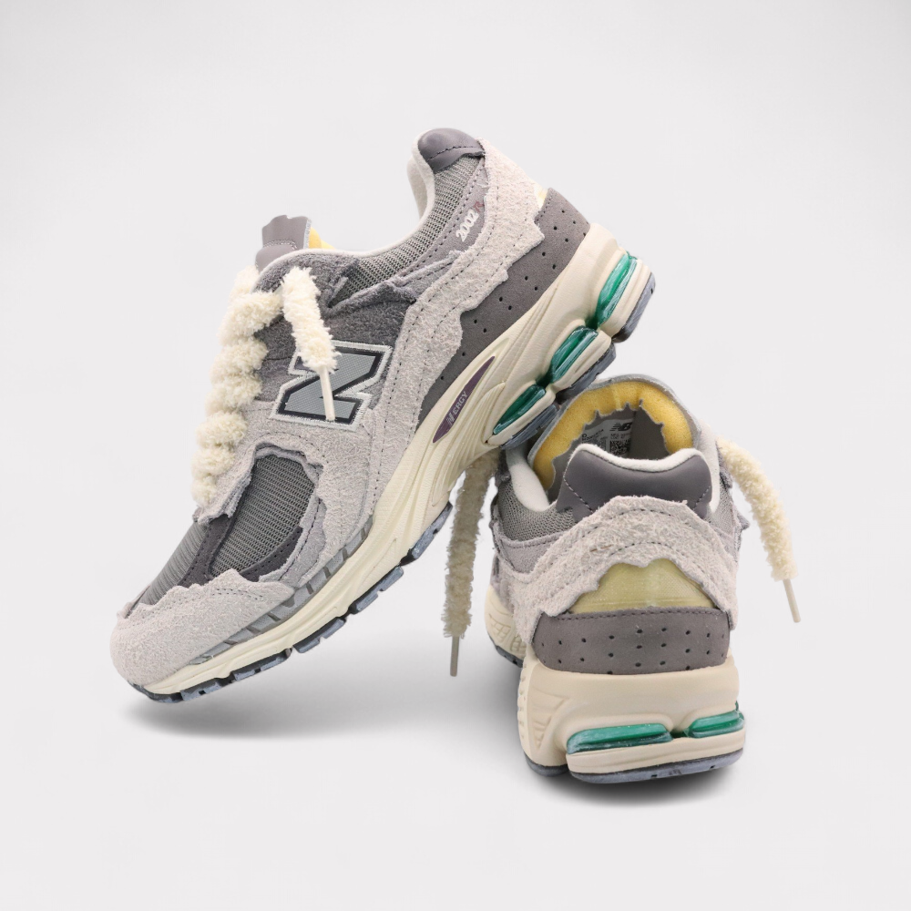 New Balance 2002R Protection Pack Rain Cloud - Fluffy Laces Beige